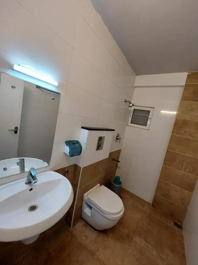 Sharp Suites Коччи